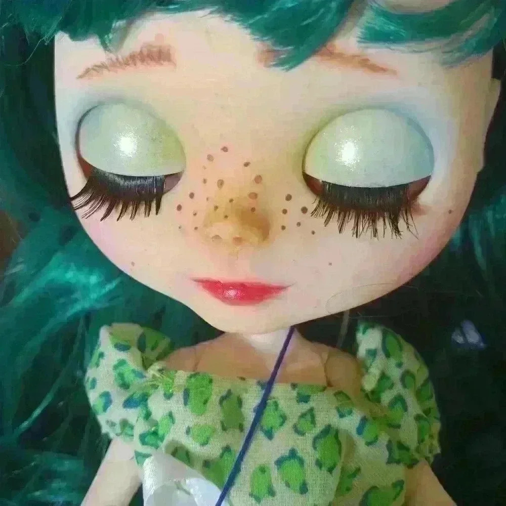 Custom Blythe Doll "Esmeralda" - Picture 7 of 12